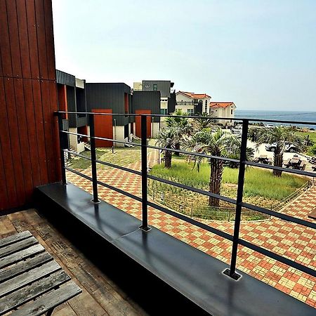 J Raum Resort Seogwipo Exteriör bild