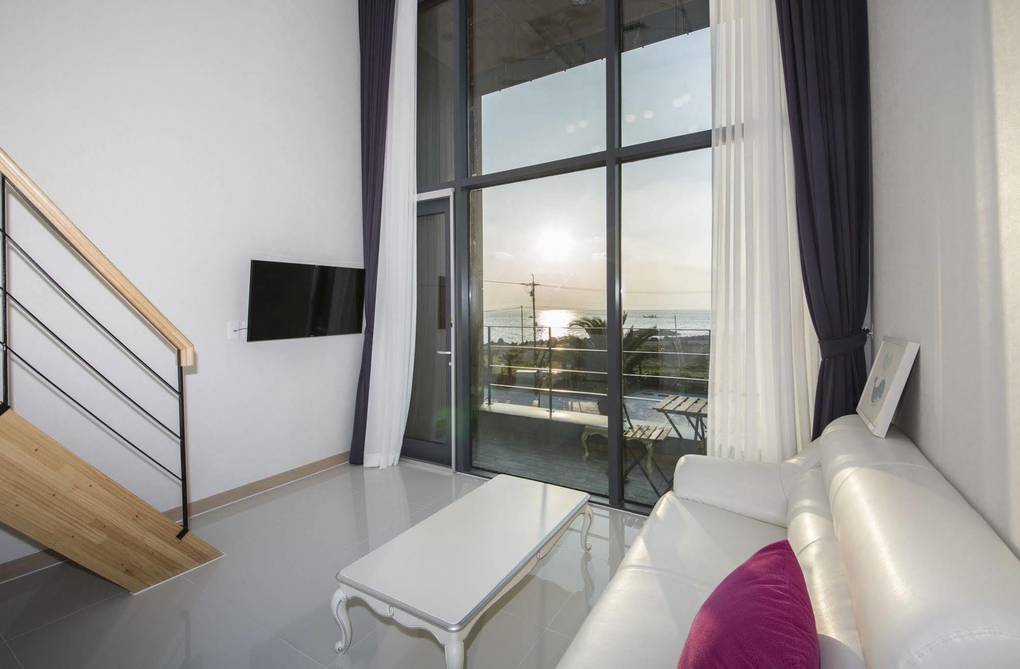 J Raum Resort Seogwipo Exteriör bild