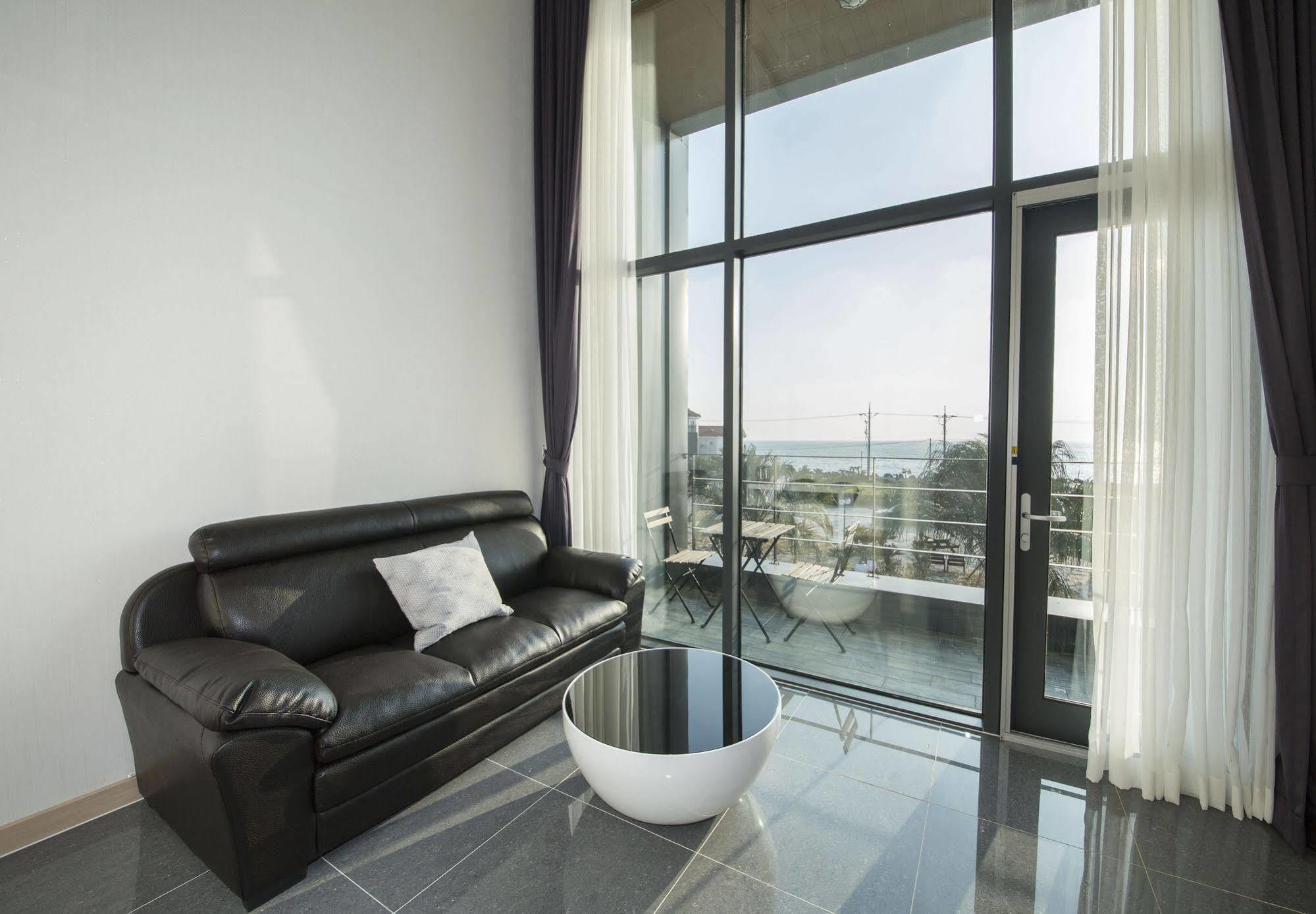 J Raum Resort Seogwipo Exteriör bild