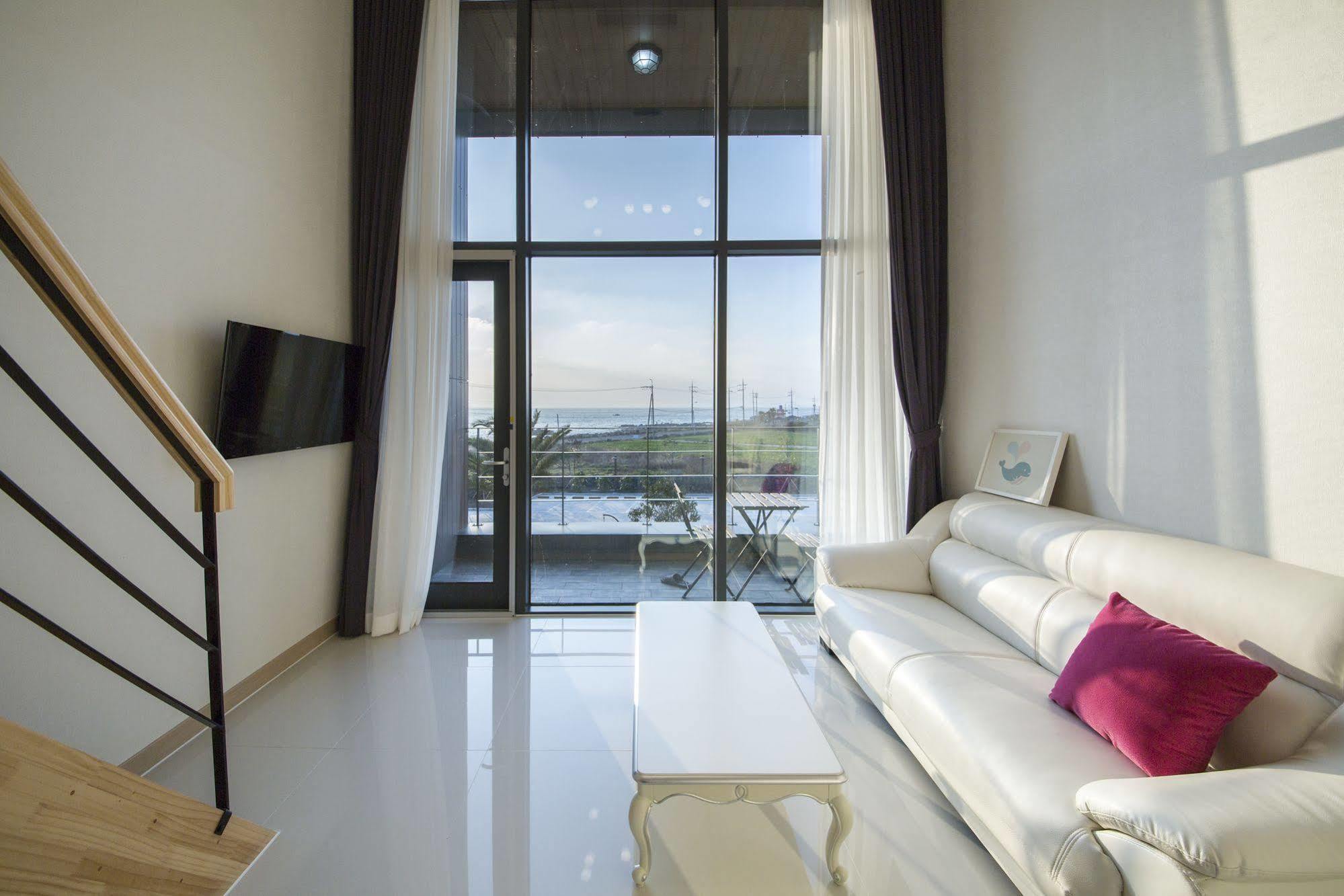 J Raum Resort Seogwipo Exteriör bild