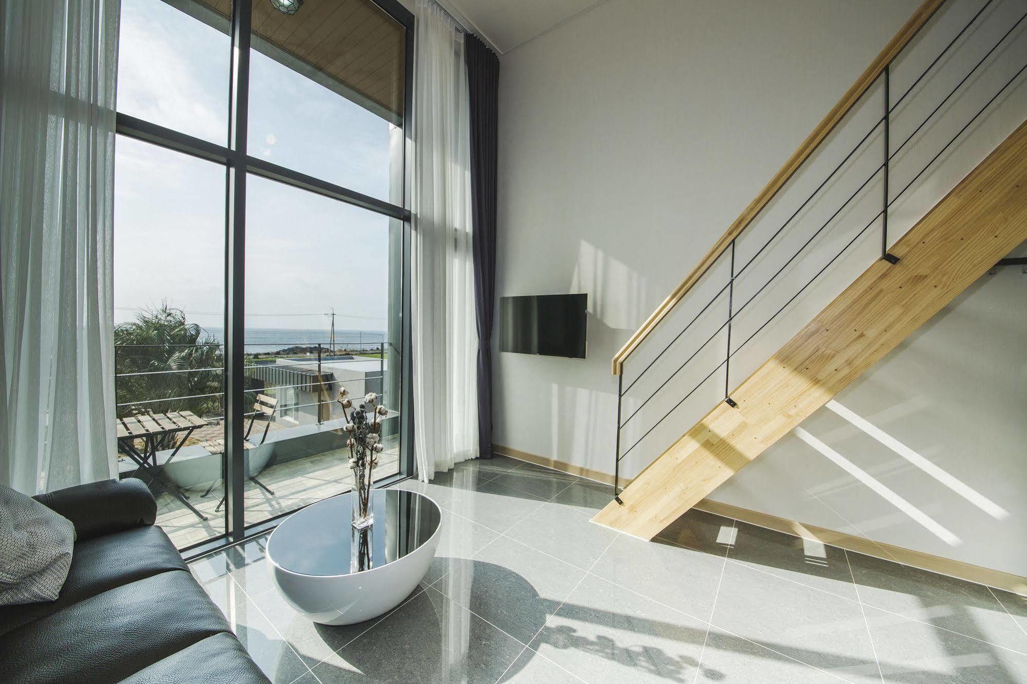 J Raum Resort Seogwipo Exteriör bild