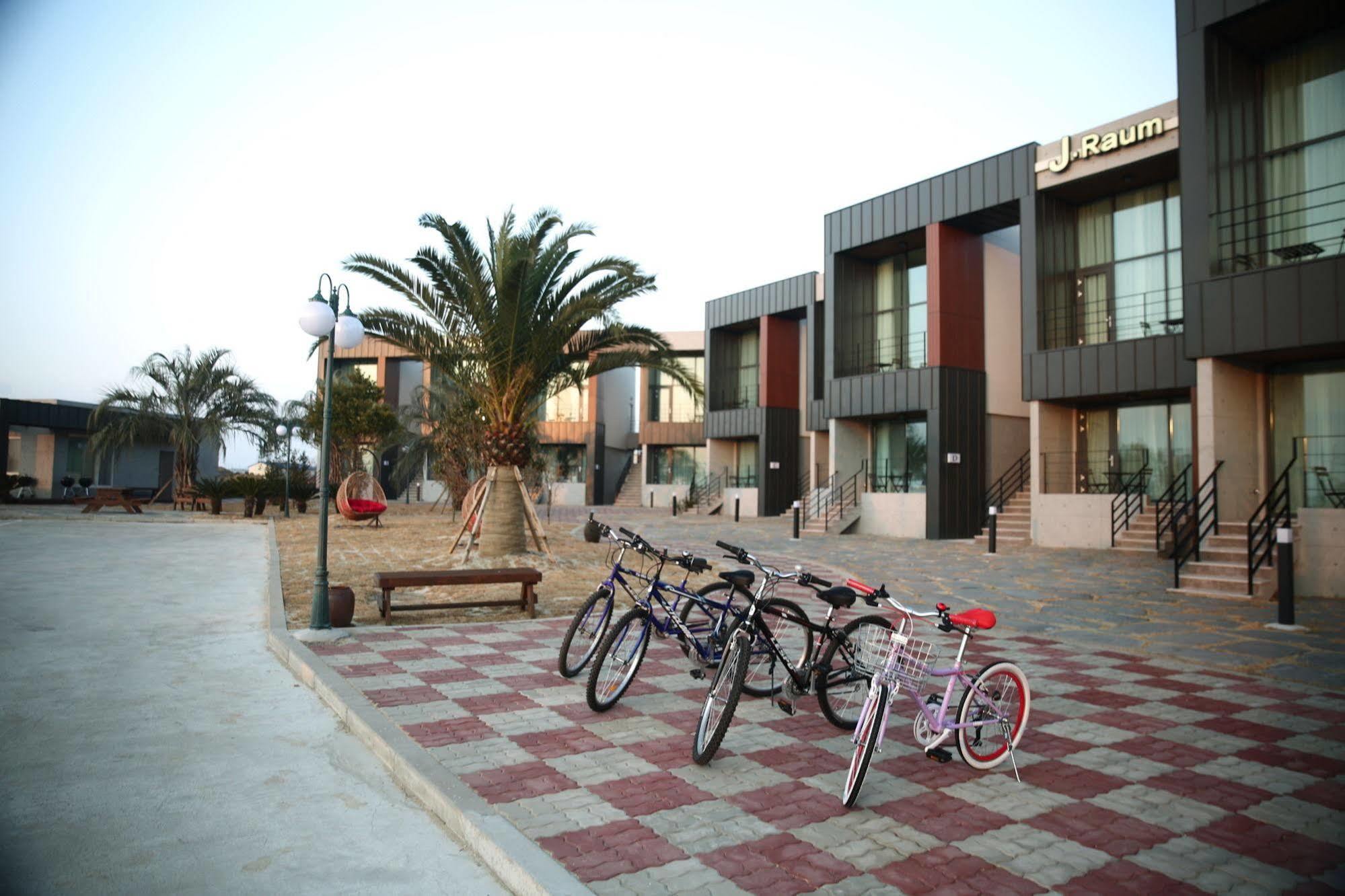 J Raum Resort Seogwipo Exteriör bild